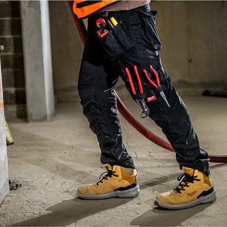 PANTALON DE TRAVAIL FREEFLEX™ - Taille 40 à 46 - Milwaukee